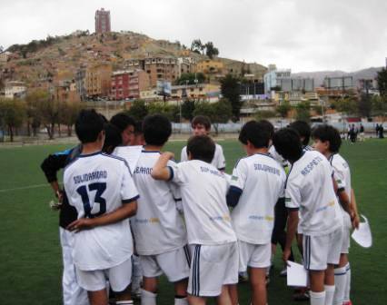 Rea Madrid Foundation Social Sports schools at Chamoco Chico, La PaZ EscuelassocioDeportivas Fundación Real Madrid en chamoco Chico la paz