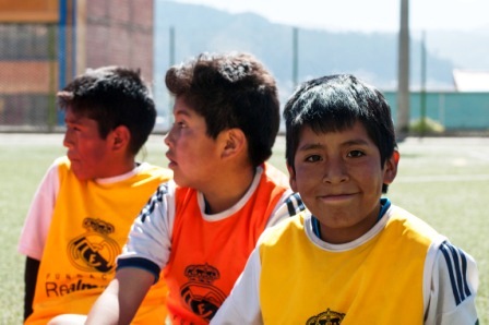 Niños de la Escuela Sociodeportiva FRM Chamoco Chico