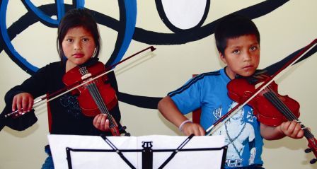 niños músicos  Orquesta de Camara Alalay